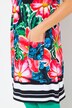 Robe courte en jersey, sans manches. Coupe évasée. Encolure ronde. Imprimé cachemire