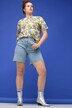 Jeansshorts, vide ben, høyt liv, pyntesteiner, destroy-effekter, 5-lommers, elastisk linning
