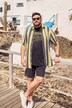 Camicia Men+ a righe con taglio speciale per l'addome, vestibilità comoda, colletto ad apertura inglese e mezze maniche, fino alla tg. 8XL