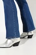 Jeans modello Mary con boot cut, taglio della gamba ampio e design a cinque tasche