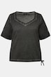 T-shirt à manches courtes, avec étoile métallique. Décolleté en forme de cœur et ruban à froncer.