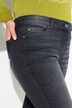 Jeans modello Sarah con taglio della gamba aderente e applicazioni