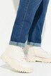 Jean Mom jambe large, rivets fantaisie et taille confortable