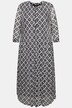 Robe maxi en mesh, doublée. Décolleté rond et manches 3/4.
