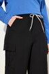 Pantaloncini con tasche in stile cargo, gamba dal taglio dritto e cintura elastica
