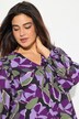 Blouse manches 3/4, col tunisien et coutures fantaisie, coupe évasée