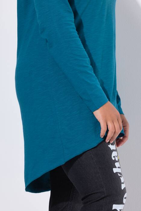 Long shirt in comfortable fit and crew neck with long sleeves