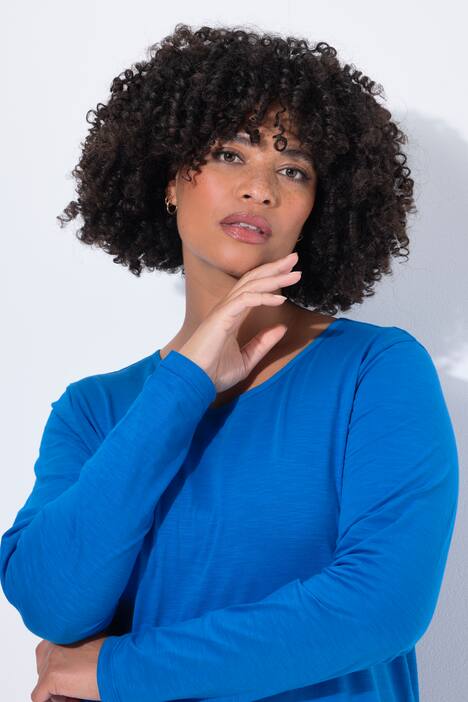 Long shirt in comfortable fit and crew neck with long sleeves