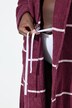 Peignoir en tissu éponge rayé, col châle et manches longues, ceinture