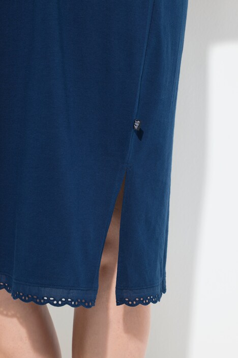 Chemise de nuit à col rond et manches 3/4, broderie ajourée et pli décoratif