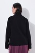 Pull oversize, coupe raccourcie. Col roulé et manches longues raglan