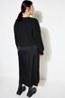 Robe maxi en maille et satin. Effet de superposition. Coupe Boxy Shape