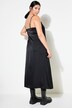 Robe maxi en maille et satin. Effet de superposition. Coupe Boxy Shape