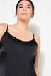 Robe maxi en maille et satin. Effet de superposition. Coupe Boxy Shape