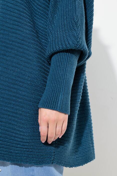 Suéter, look de poncho, escote de pico