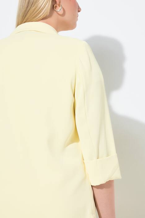 Blazer col à revers. Fermeture 1 bouton et manches 3/4