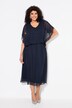 Robe maxi à strass fantaisie. Décolleté V et manches courtes