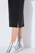 Robe midi avec décolleté en V et manches 3/4. Nœud fantaisie