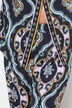 Pantalon à enfiler. Taille élastique. Jambe droite et large