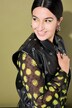 Veste i imitert skinn, cropped boxy form, dekorative maljer