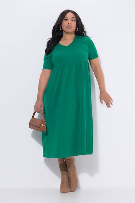 Robe maxi, coupe évasée. Décolleté V, manches courtes. Poches