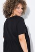 T-shirt dal taglio svasato con cucitura elastica, scollo a girocollo e mezze maniche