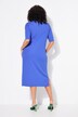 Robe en jersey, effet drapé. Décolleté V et manches courtes