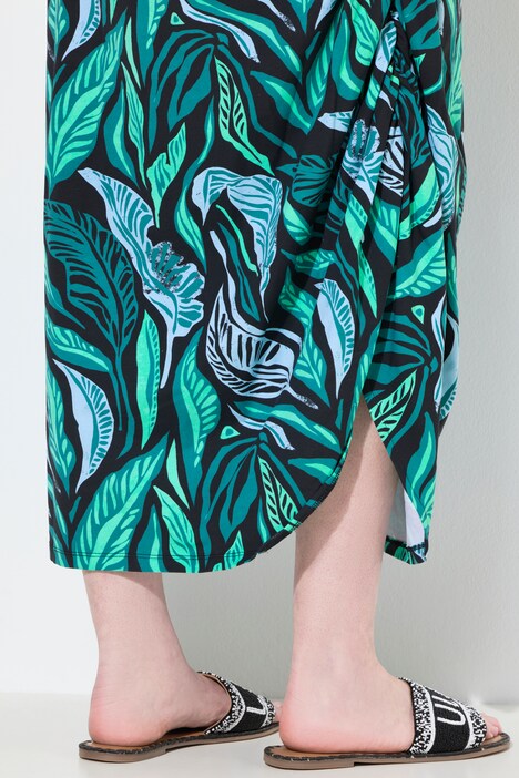 Robe maxi en coton bio. Décolleté rond et manches courtes. Motif jungle