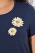 T-shirt en coton bio. Col rond et manches courtes. Motifs brodés