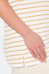 T-shirt rayé en coton bio. Col bateau et manches courtes