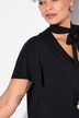 Blouse met strikhals, A-lijn, satijn, korte kapmouwen