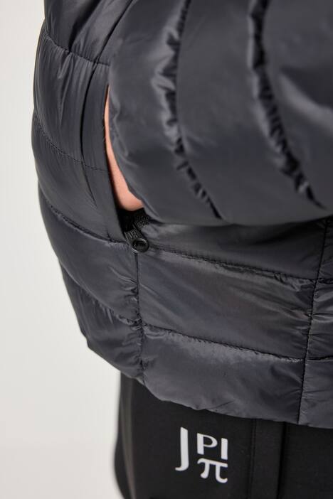 Chaqueta ligeramente acolchada JAY-PI, talle bajo, capucha, hasta 7 XL