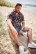 Chemise Men+, imprimé all-over, manches courtes et col cubain, coupe Cuba Fit - jusqu'au 8 XL
