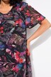 Robe midi, motif perroquets. manches cloche courtes et décolleté V. Coupe évasée