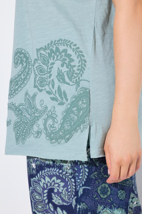 T-shirt oversize. Col rond et manches courtes. Imprimé 3D