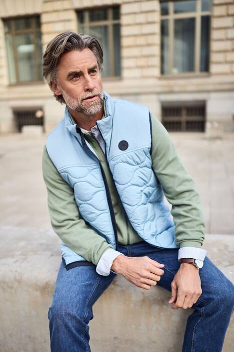 Long-sleeved shirt