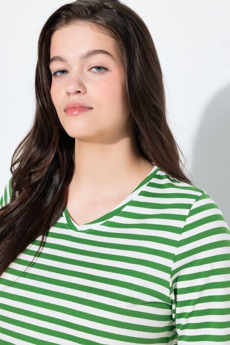 Lot de 2 T-shirts, rayures/uni, décolleté en V et manches courtes