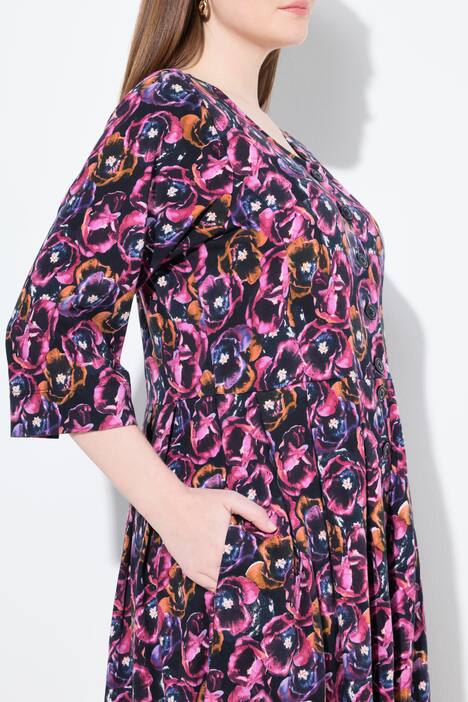 Maxi abito in jersey con fiori, scollo a girocollo, maniche a 3/4 e tasche