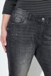 Boyfriend jeans in denim elasticizzato con rivetti