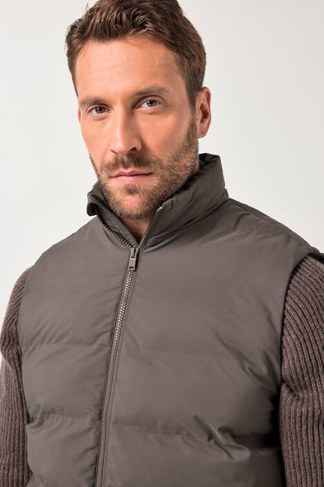 Gilet JP1880 con trapuntatura al laser, collo alto e tasche con zip, fino alla tg. 7XL