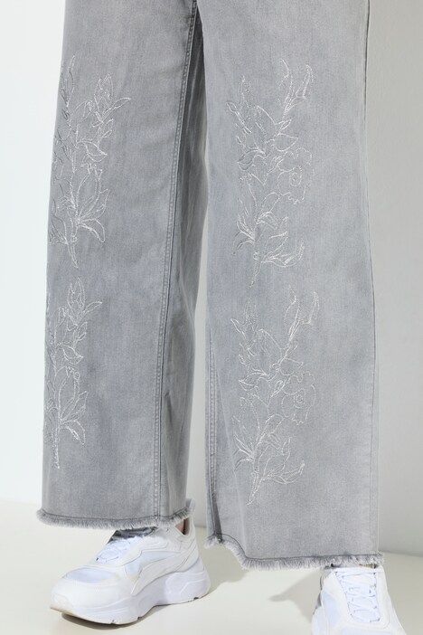 Jean Marie en denim stretch, broderie et bas de jambe avec ourlet frangé
