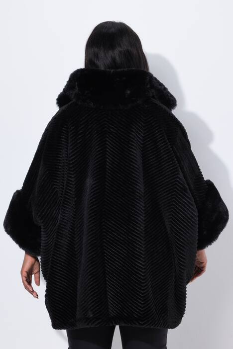 Poncho van imitatiebont, oversized, opstaande kraag, sierknopen
