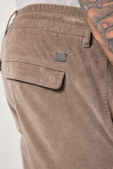 Pantalon cargo JP 1880 en velours côtelé, finition FLEXNAMIC® et nombreuses poches, coupe Straight Fit - jusqu'à la taille 74