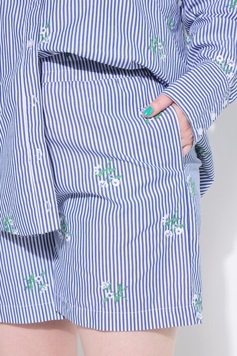 Shorts con taglio della gamba ampio, righe e ricami floreali