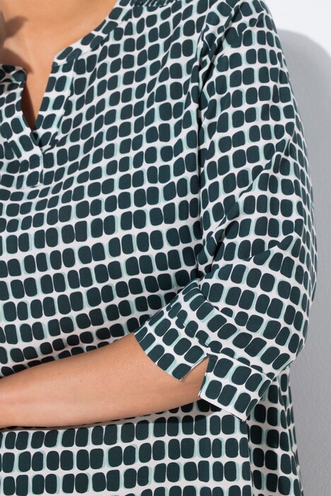 Blouse en satin, épaules smockées, col tunisien et manches 3/4