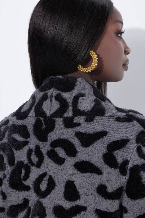 Cardigan lungo con design leopardato, collo alto e maniche lunghe