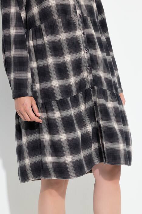 Robe trapèze à carreaux, avec col tunisien et manches longues
