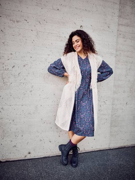 Vestido, caleidoscopio, línea A, escote en V, manga larga