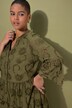 Robe maxi à volants. Manches 3/4 et broderie ajourée