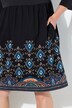 Robe en jersey, coupe évasée et poches. Col en V et manches 3/4